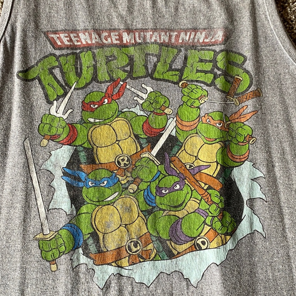 ❤️ 3/$15 Nickelodeon Gray Teenage Mutant Ninja Turtles Graphic Tank E - Picture 3 of 3